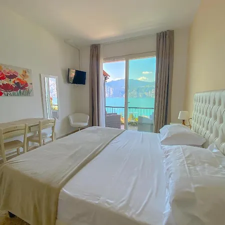 Emma 2* مالتشيزينيه