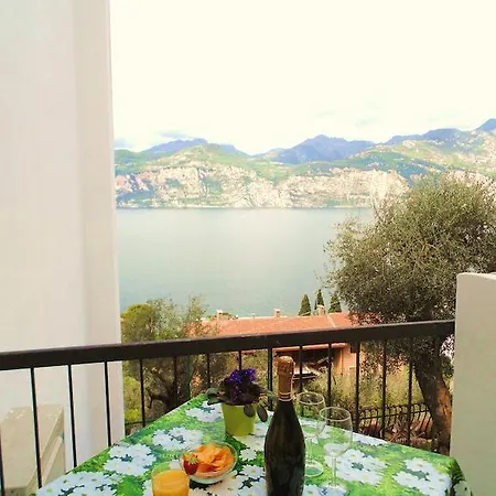 Emma مالتشيزينيه