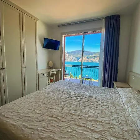 Emma مالتشيزينيه