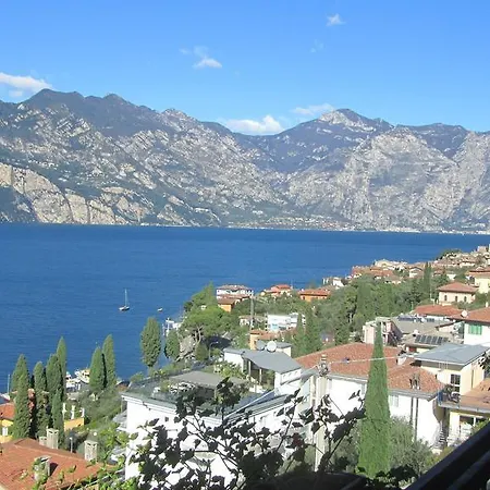 Emma مالتشيزينيه