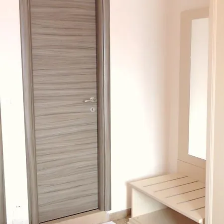 Emma 2* مالتشيزينيه