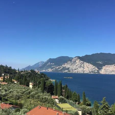 Emma مالتشيزينيه