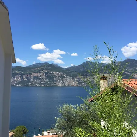 Emma 2* مالتشيزينيه